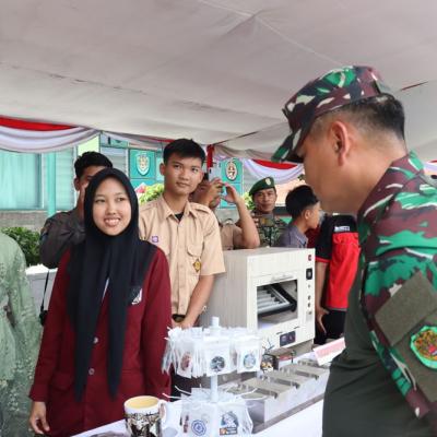 Ketika Berada Di Stand Pameran 1