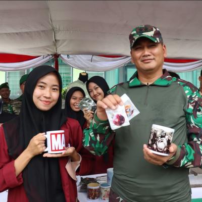 Ketika Berada Di Stand Pameran 3