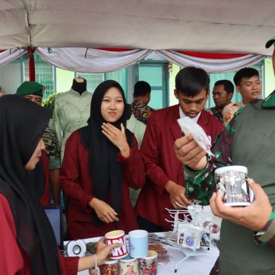 Ketika Berada Di Stand Pameran